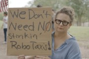 镇江特斯拉在得州奥斯汀遭遇抗议活动：反对马斯克Robotaxi计划